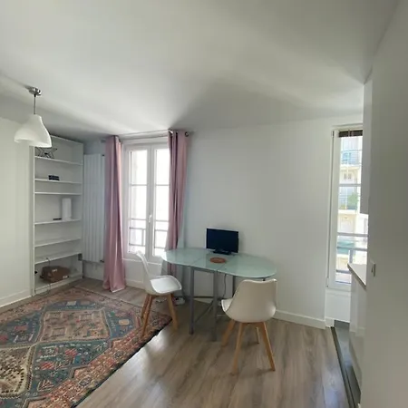 New Flat In Walking Distance To Eiffel Tower